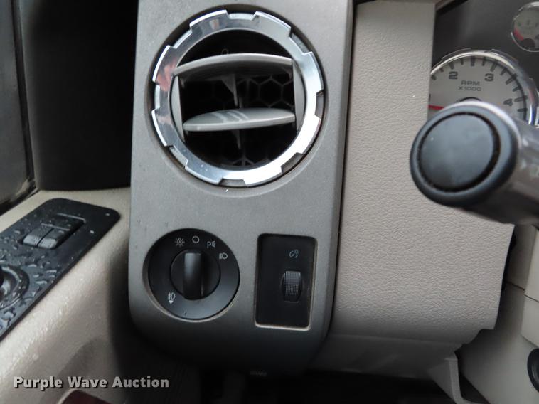 image for item DF7671 2008 Ford F350 Super Duty Crew Cab pickup truck