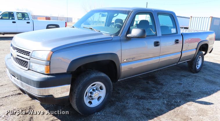 image for item DF7676 2006 Chevrolet Silverado 2500HD Crew Cab pickup truck