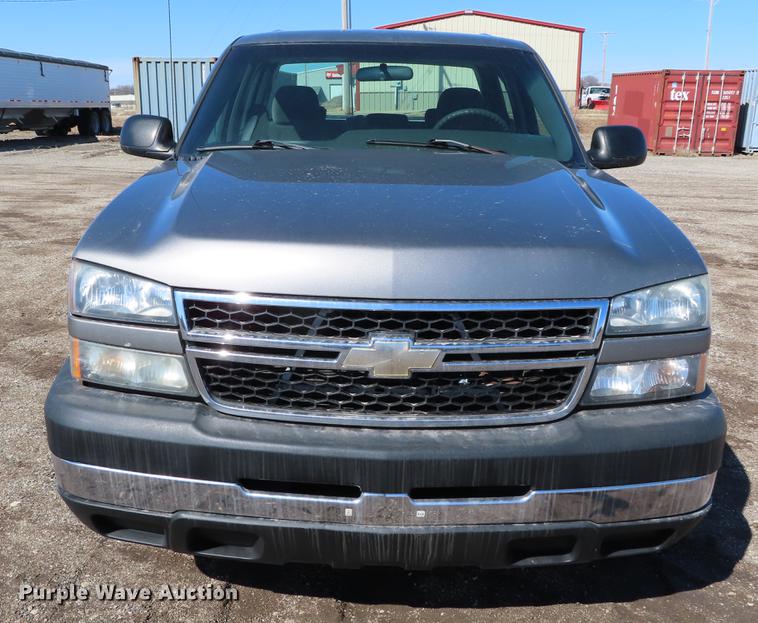 image for item DF7676 2006 Chevrolet Silverado 2500HD Crew Cab pickup truck
