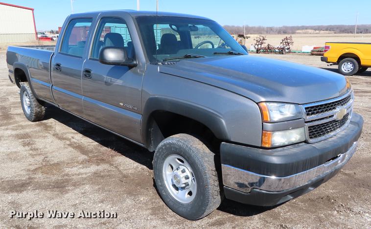 image for item DF7676 2006 Chevrolet Silverado 2500HD Crew Cab pickup truck