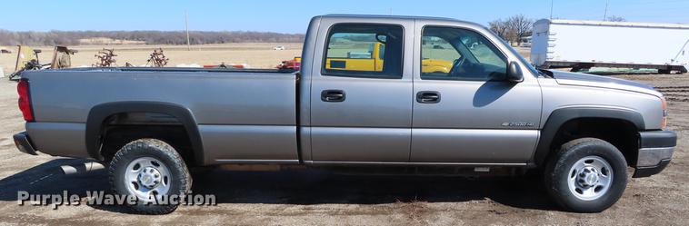 image for item DF7676 2006 Chevrolet Silverado 2500HD Crew Cab pickup truck