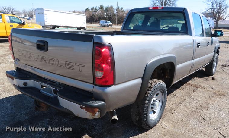 image for item DF7676 2006 Chevrolet Silverado 2500HD Crew Cab pickup truck