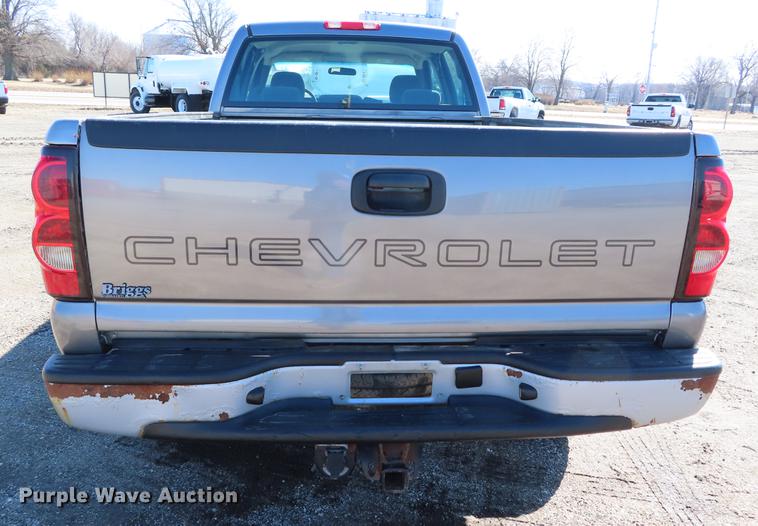 image for item DF7676 2006 Chevrolet Silverado 2500HD Crew Cab pickup truck