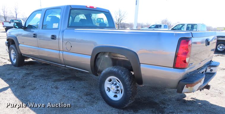 image for item DF7676 2006 Chevrolet Silverado 2500HD Crew Cab pickup truck