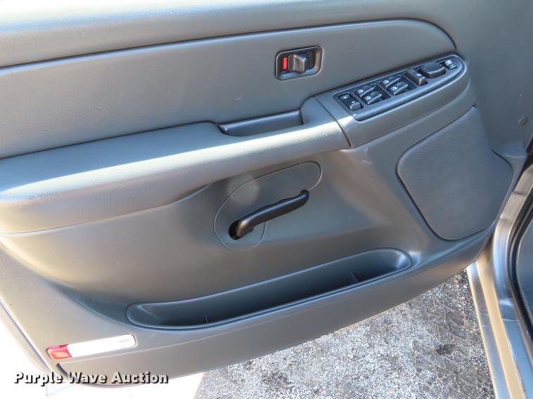 image for item DF7676 2006 Chevrolet Silverado 2500HD Crew Cab pickup truck