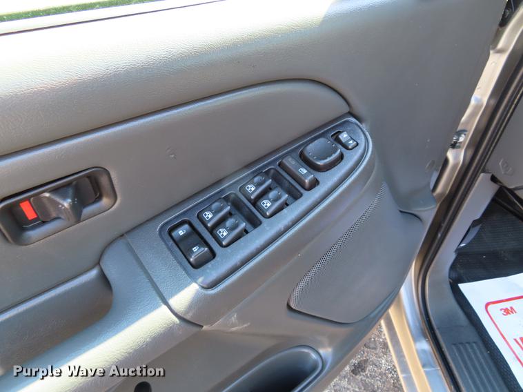 image for item DF7676 2006 Chevrolet Silverado 2500HD Crew Cab pickup truck