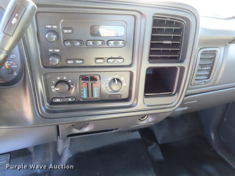 image for item DF7676 2006 Chevrolet Silverado 2500HD Crew Cab pickup truck