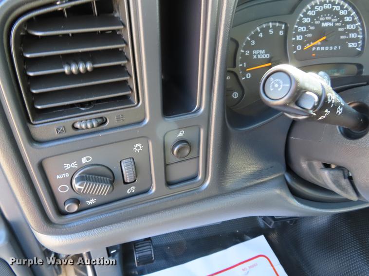 image for item DF7676 2006 Chevrolet Silverado 2500HD Crew Cab pickup truck