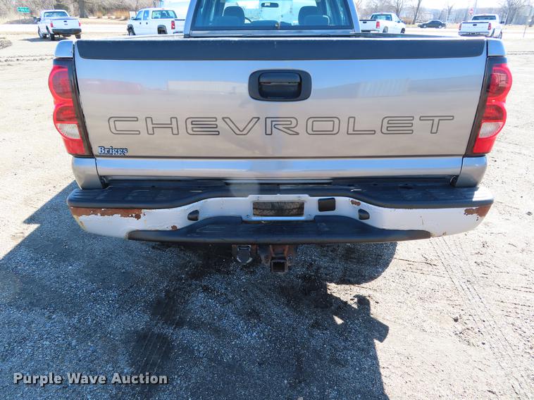 image for item DF7676 2006 Chevrolet Silverado 2500HD Crew Cab pickup truck