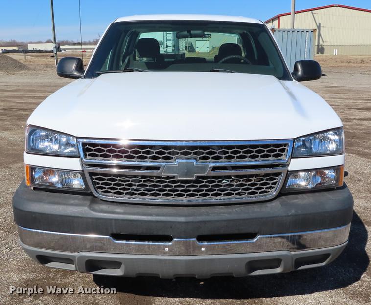 image for item DF7677 2005 Chevrolet Silverado 2500 Crew Cab pickup truck