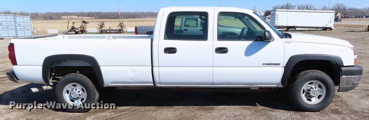 image for item DF7677 2005 Chevrolet Silverado 2500 Crew Cab pickup truck