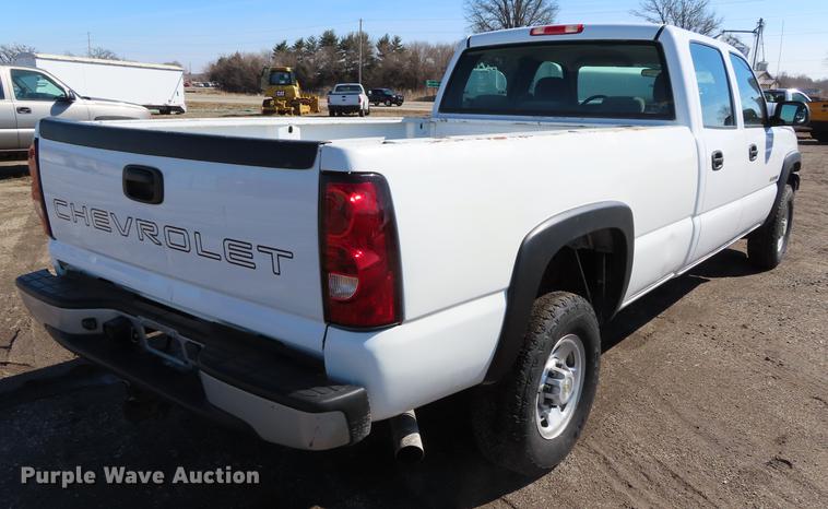 image for item DF7677 2005 Chevrolet Silverado 2500 Crew Cab pickup truck