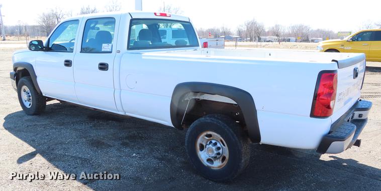 image for item DF7677 2005 Chevrolet Silverado 2500 Crew Cab pickup truck