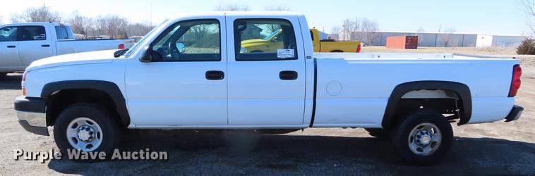 image for item DF7677 2005 Chevrolet Silverado 2500 Crew Cab pickup truck