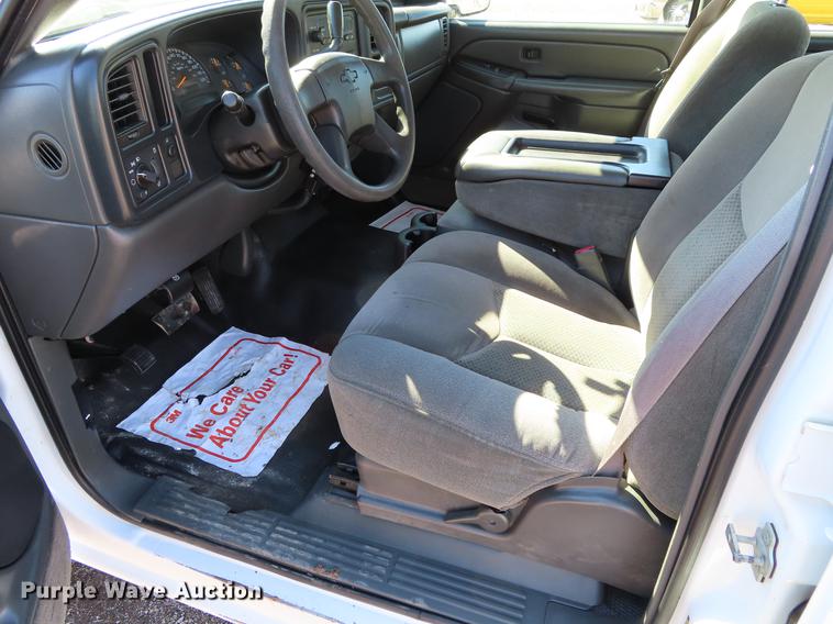 image for item DF7677 2005 Chevrolet Silverado 2500 Crew Cab pickup truck