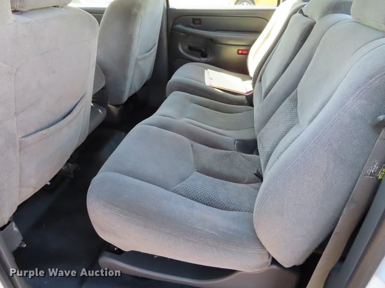 image for item DF7677 2005 Chevrolet Silverado 2500 Crew Cab pickup truck