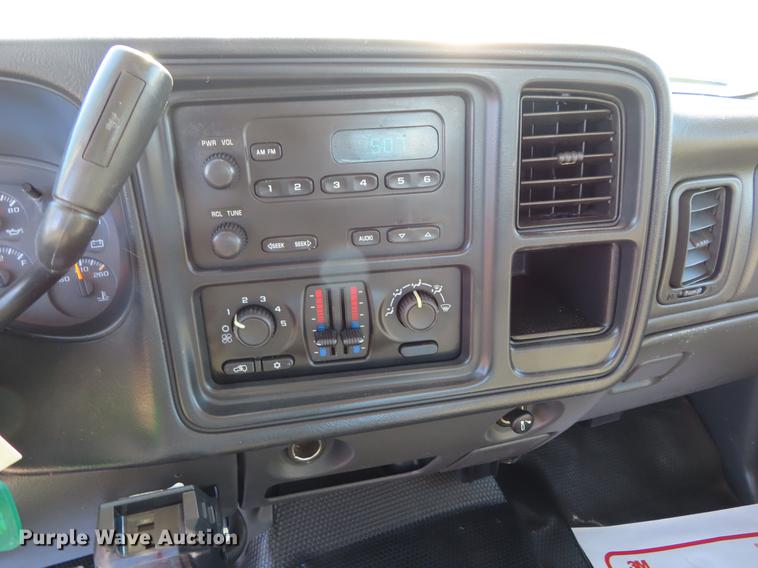 image for item DF7677 2005 Chevrolet Silverado 2500 Crew Cab pickup truck