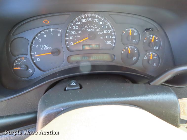 image for item DF7677 2005 Chevrolet Silverado 2500 Crew Cab pickup truck