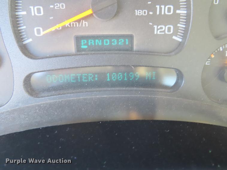 image for item DF7677 2005 Chevrolet Silverado 2500 Crew Cab pickup truck