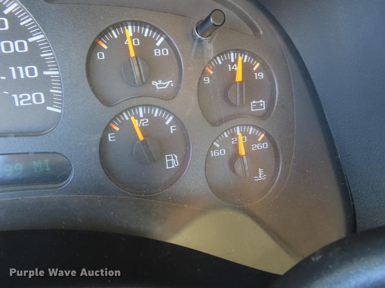 image for item DF7677 2005 Chevrolet Silverado 2500 Crew Cab pickup truck