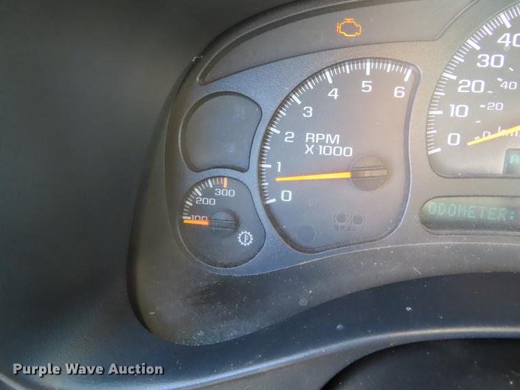 image for item DF7677 2005 Chevrolet Silverado 2500 Crew Cab pickup truck