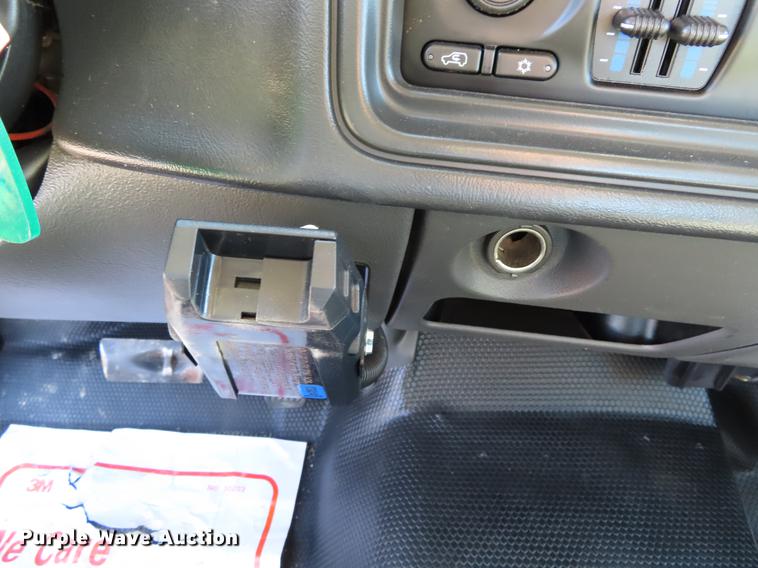 image for item DF7677 2005 Chevrolet Silverado 2500 Crew Cab pickup truck