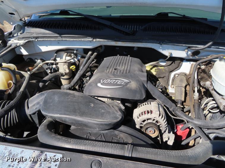 image for item DF7677 2005 Chevrolet Silverado 2500 Crew Cab pickup truck