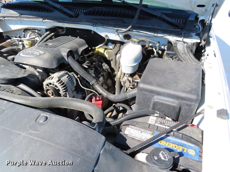 image for item DF7677 2005 Chevrolet Silverado 2500 Crew Cab pickup truck