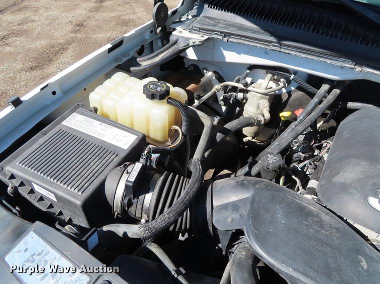 image for item DF7677 2005 Chevrolet Silverado 2500 Crew Cab pickup truck