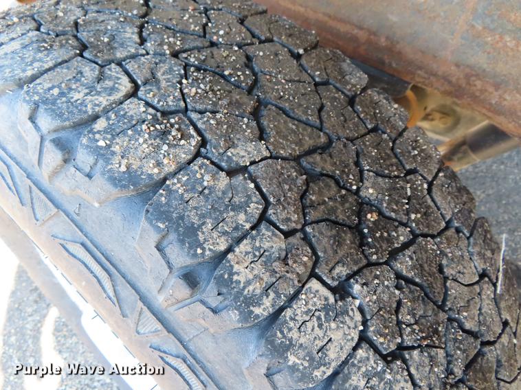 image for item DF7677 2005 Chevrolet Silverado 2500 Crew Cab pickup truck