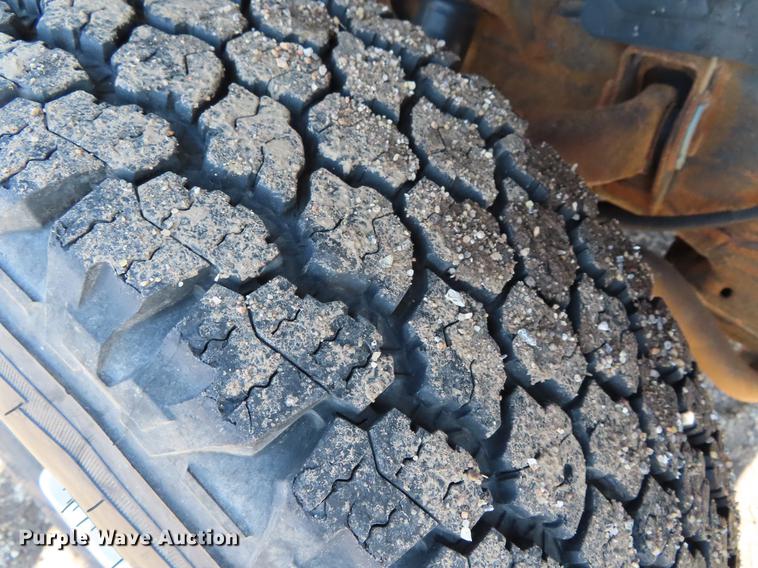 image for item DF7677 2005 Chevrolet Silverado 2500 Crew Cab pickup truck