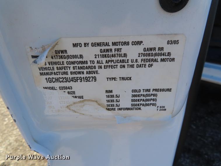 image for item DF7677 2005 Chevrolet Silverado 2500 Crew Cab pickup truck