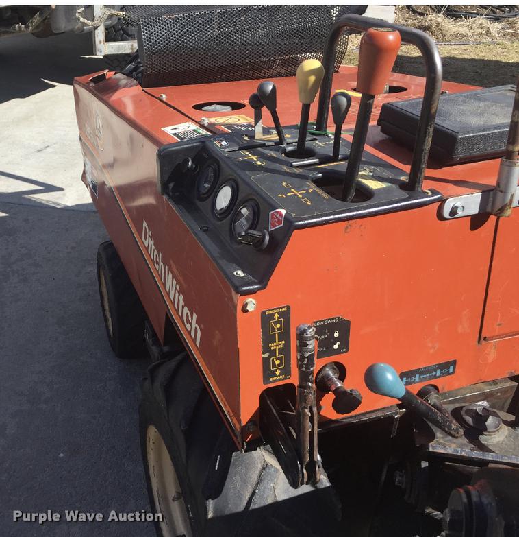 image for item DF8775 Ditch Witch 255SX vibratory cable plow