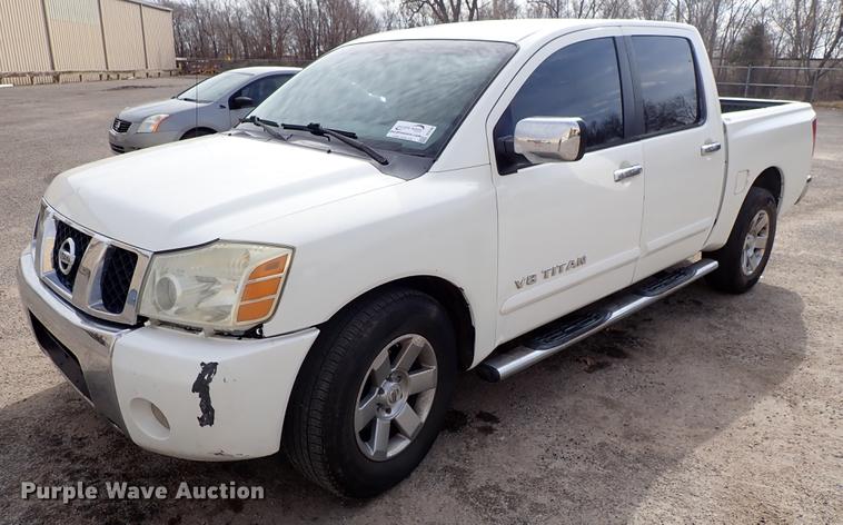 image for item DF8796 2006 Nissan Titan Crew Cab pickup truck