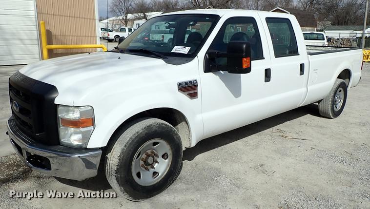 image for item DF8798 2010 Ford F350 Super Duty Crew Cab pickup truck