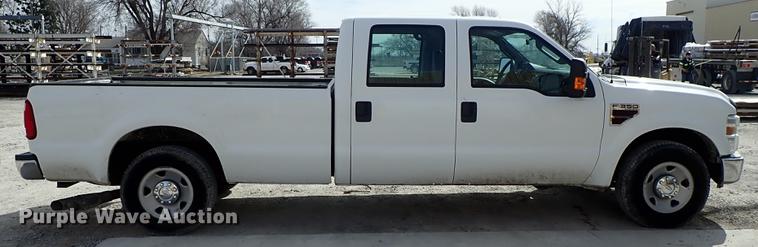 image for item DF8798 2010 Ford F350 Super Duty Crew Cab pickup truck