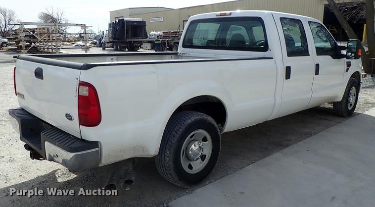 image for item DF8798 2010 Ford F350 Super Duty Crew Cab pickup truck