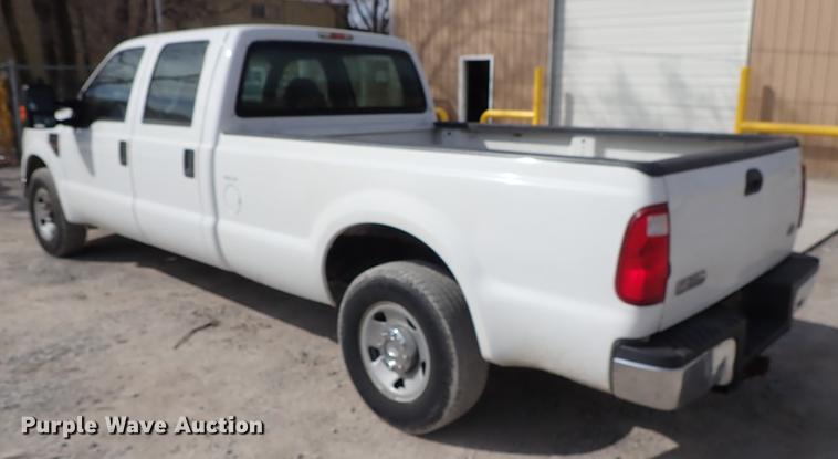 image for item DF8798 2010 Ford F350 Super Duty Crew Cab pickup truck