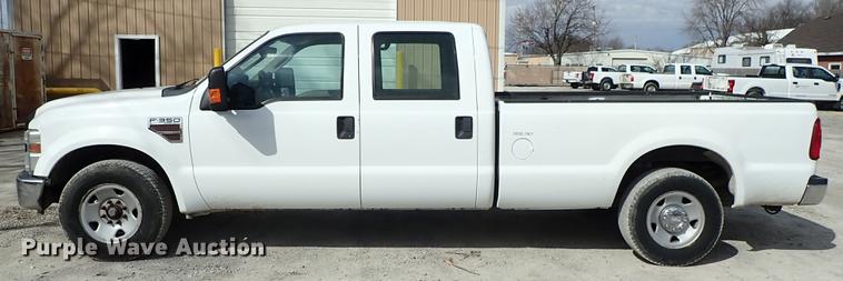 image for item DF8798 2010 Ford F350 Super Duty Crew Cab pickup truck