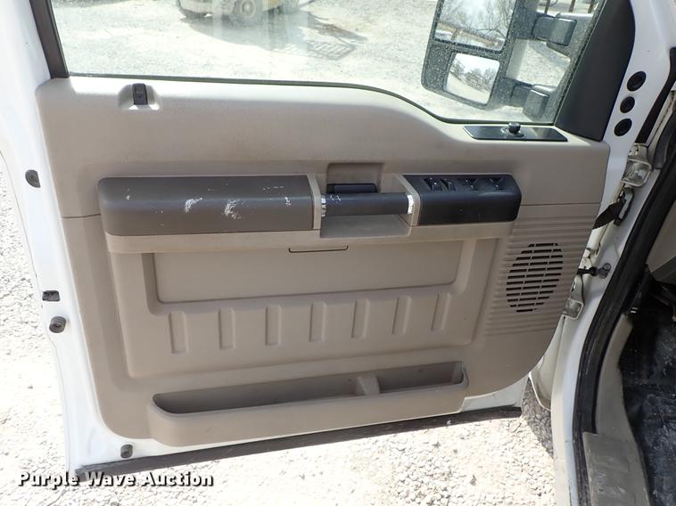 image for item DF8798 2010 Ford F350 Super Duty Crew Cab pickup truck