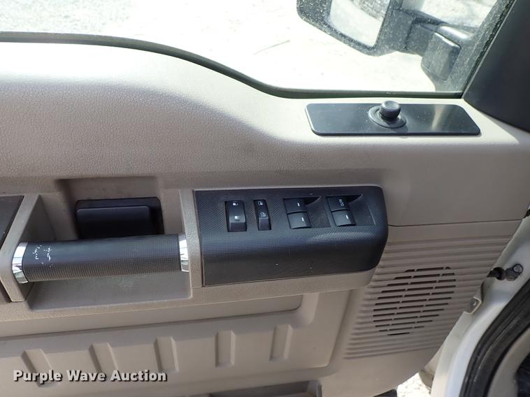 image for item DF8798 2010 Ford F350 Super Duty Crew Cab pickup truck