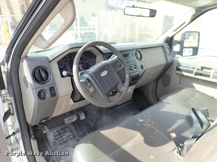 image for item DF8798 2010 Ford F350 Super Duty Crew Cab pickup truck