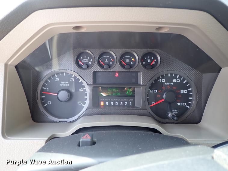 image for item DF8798 2010 Ford F350 Super Duty Crew Cab pickup truck