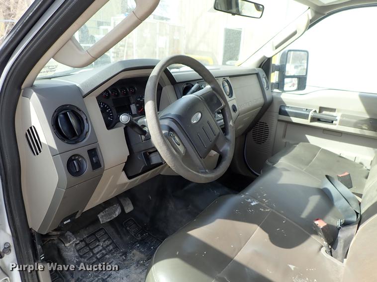 image for item DF8798 2010 Ford F350 Super Duty Crew Cab pickup truck