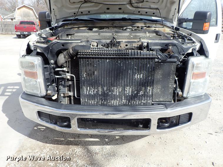 image for item DF8798 2010 Ford F350 Super Duty Crew Cab pickup truck