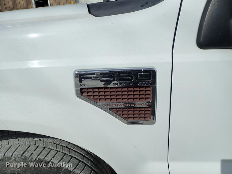 image for item DF8798 2010 Ford F350 Super Duty Crew Cab pickup truck