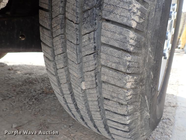 image for item DF8798 2010 Ford F350 Super Duty Crew Cab pickup truck