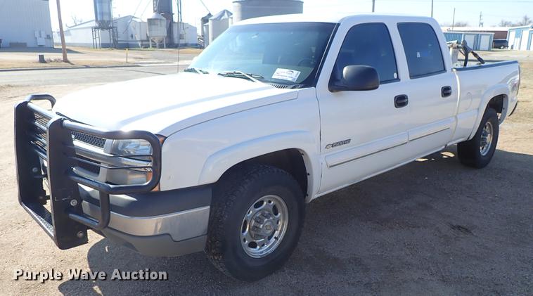 image for item DF8802 2003 Chevrolet Silverado 1500HD Crew Cab pickup truck