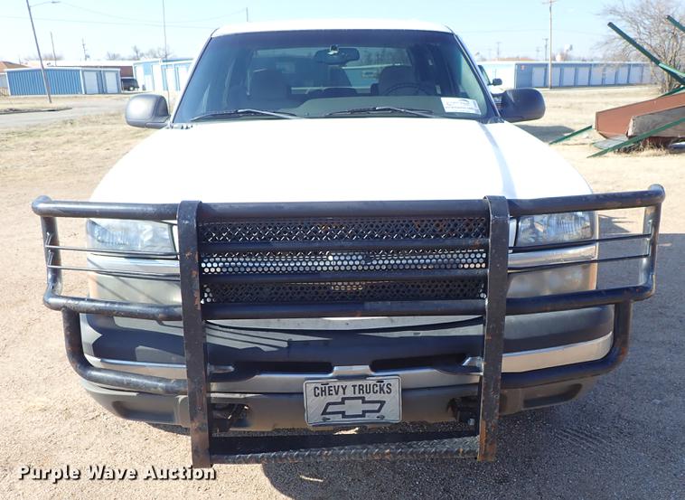 image for item DF8802 2003 Chevrolet Silverado 1500HD Crew Cab pickup truck