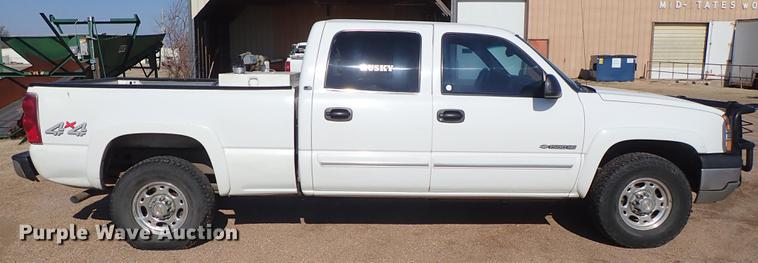 image for item DF8802 2003 Chevrolet Silverado 1500HD Crew Cab pickup truck